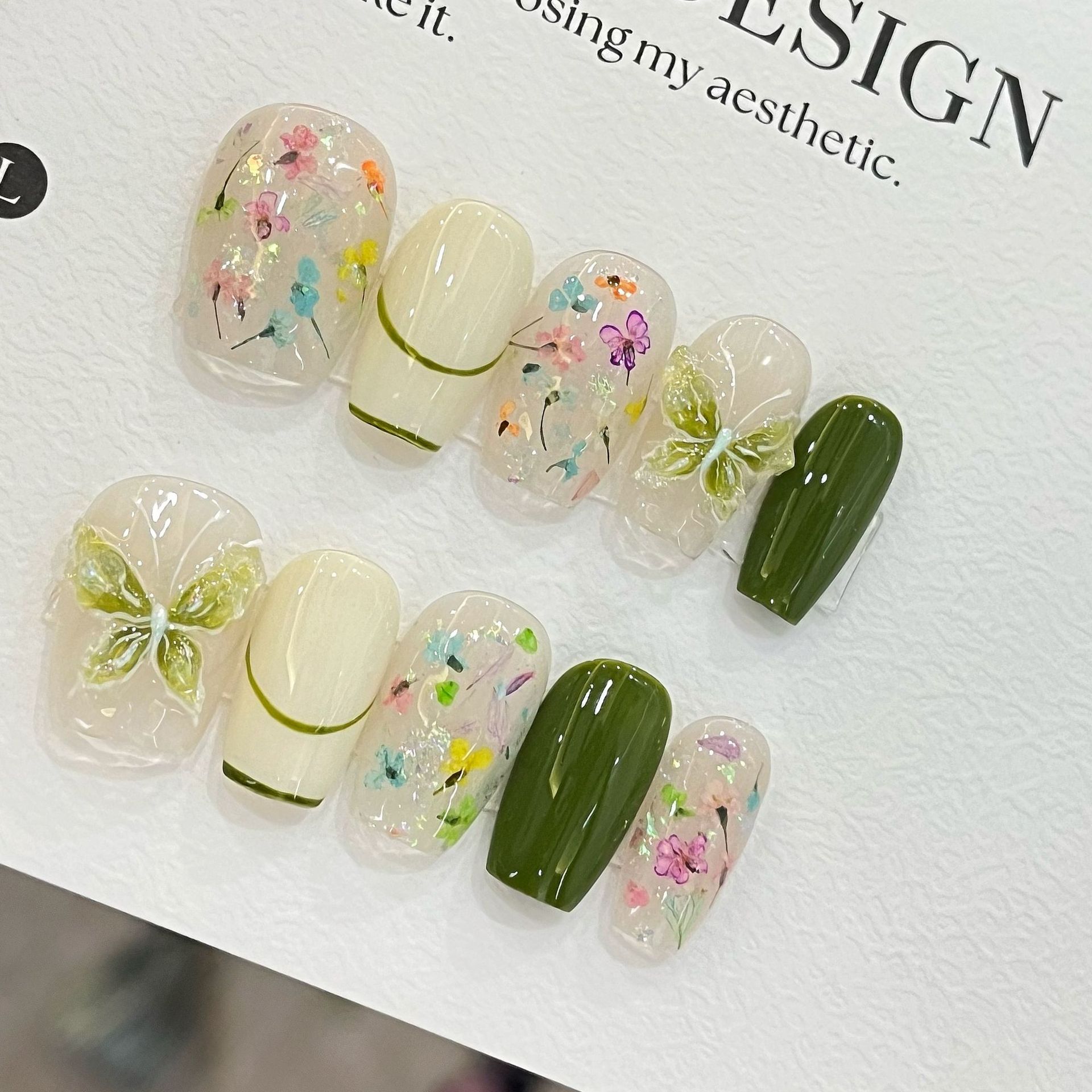 Nail Art Press On - 10 faux ongles papillon fleuris, forme