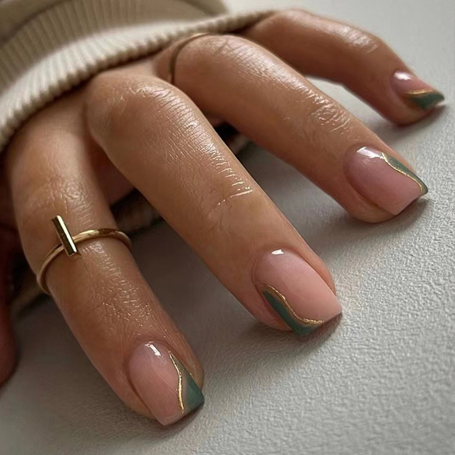 Faux ongles courts pour femmes - Nail Art Overlay avis et prix